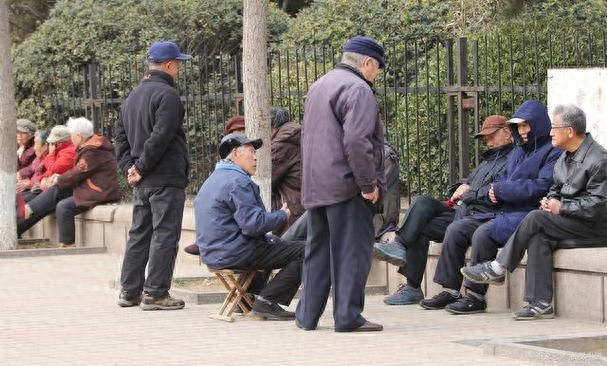 寒冬臘月，老年人：牢記1不洗、2不吃、3不睡、4不做，安穩(wěn)過冬！